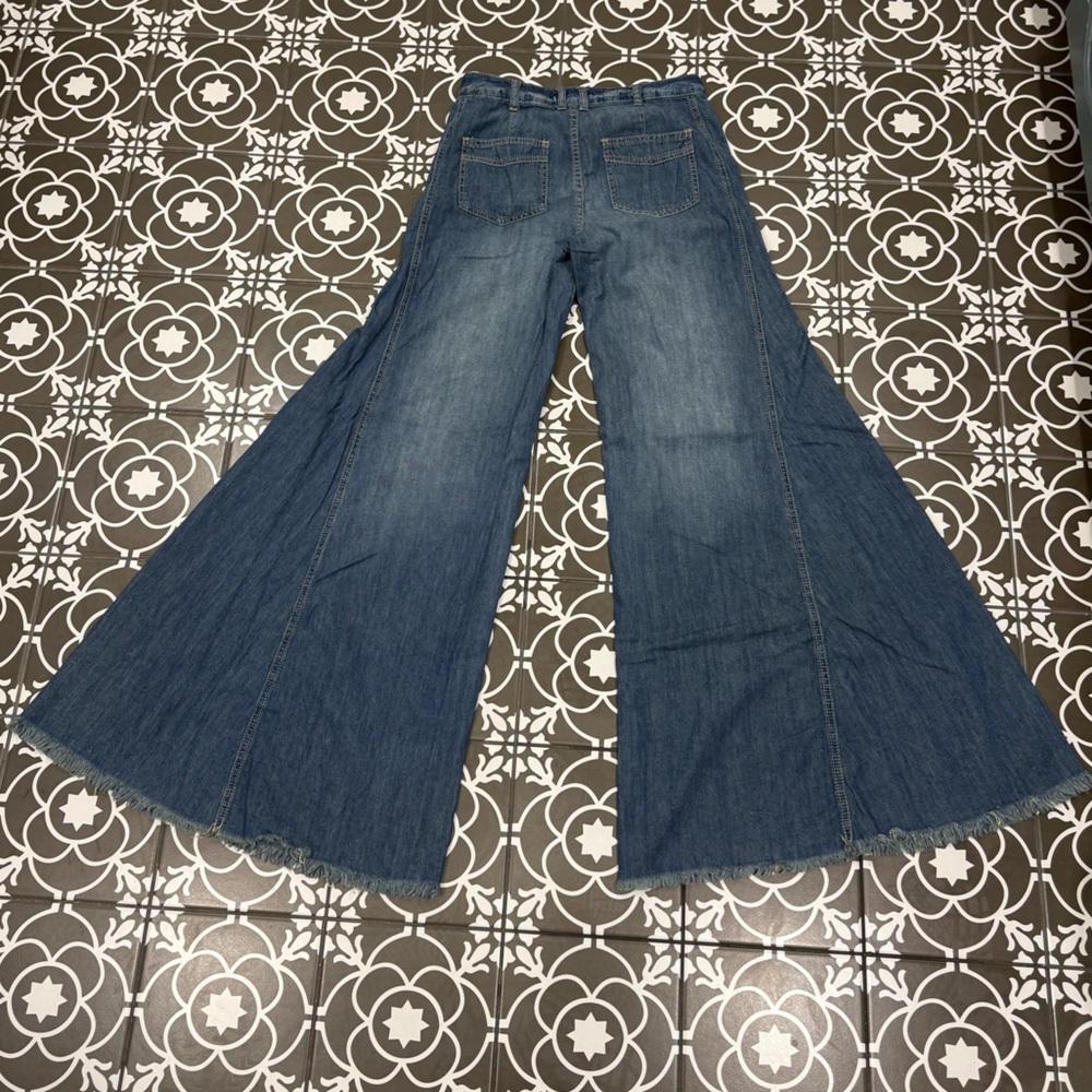 Free People Vintage Rare Find The Original Extreme Wide Leg
Flare Jeans - Picture 12 of 15